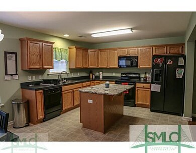 Kitchen. Open kitchen, with plenty of cabinet spac