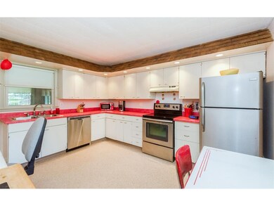 Stainless appliances and newer vinyl flooring