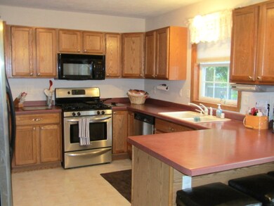 82 Gunther Dr, Evansville, WI 53536 - photo 4