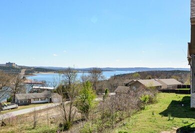 03  Chateau & Table Rock View