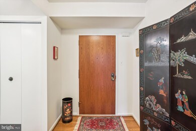 4990 Sentinel Dr unit 403, Bethesda, MD 20816 - photo 5