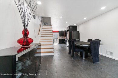 806 Bloomingdale Rd, Staten Island, NY 10309 - photo 3