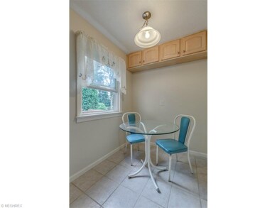Kitchen eating area