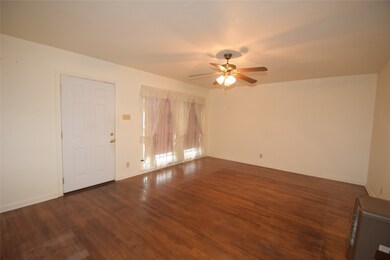 7004 Darien St, Houston, TX 77028 - photo 5