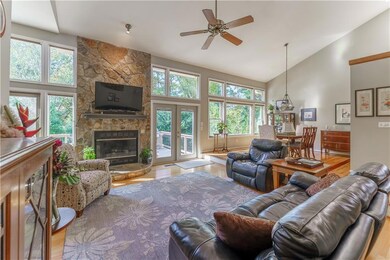 Soring ceilings in the great room .