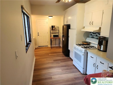 Large kitchen, nice and bright.
