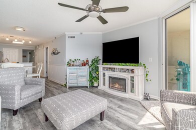 Living area with crown molding, ceiling fan, visib