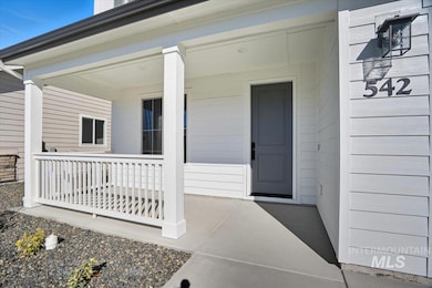 542 E Tallinn Ct, Meridian, ID 83646 - photo 2