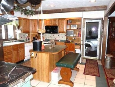 100 E Charlton Rd, Spencer, MA 01562 - photo 5