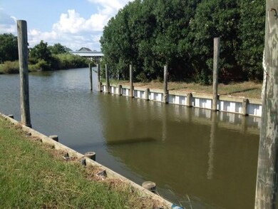 Double boat slip on the canal side