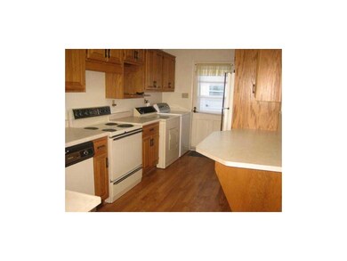 Eat-in Kitchen.