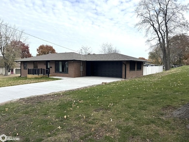 543 N Haynes Ave, Centerville, IA 52544 - photo 2