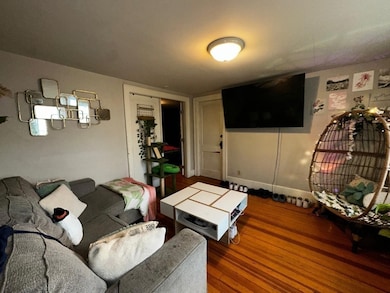 18 Chestnut St, Chicopee, MA 01013 - photo 4