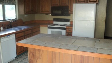 Kitchen W/Appliances