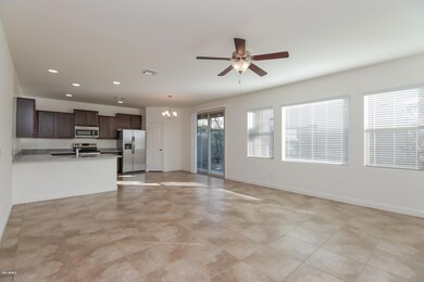 002-photo-dining-room-6524540