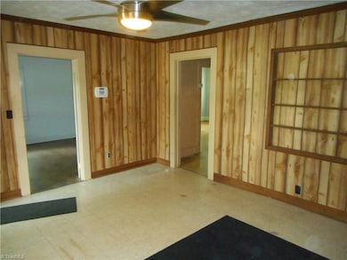 210 W Balfour Ave, Asheboro, NC 27203 - photo 2