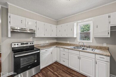 21 Lee St, Crossville, TN 38555 - photo 5