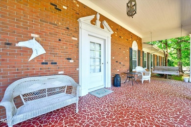 206 Kittys Ln, Erwin, NC 28339 - photo 4