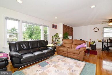 8801 Lagrange St, Lorton, VA 22079 - photo 3