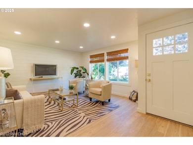 651 T St, Springfield, OR 97477 - photo 3