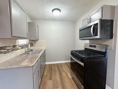 5414 Weaver Rd unit C, Houston, TX 77016 - photo 3