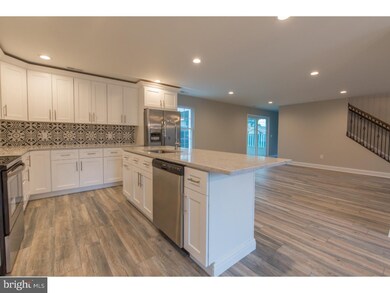 32 Rustleaf Ln, Levittown, PA 19055 - photo 6