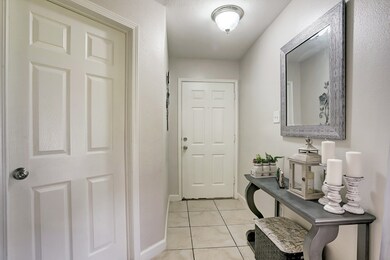 10210 Chickfield Ct, Houston, TX 77075 - photo 2