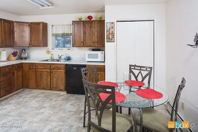 Unit 2 Kitchen_DMD_3424-SMALL