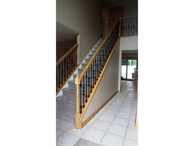 Entry/Foyer.