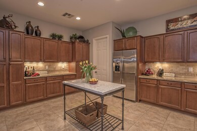 010_Beautiful Spacious Kitchen