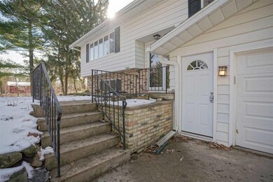 5555 Shamrock Ln, Fitchburg, WI 53711 - photo 2