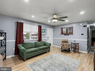 123 Overview Cir E, Red Lion, PA 17356 - photo 2