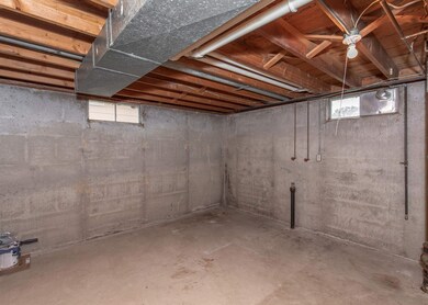 4634 Candlelight Dr, Davenport, IA 52806 - photo 5