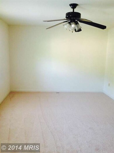 9517 Poplar Leaf Ct, Fairfax, VA 22031 - photo 6