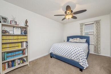 6-web-or-mls-828 Moorhen Way-03