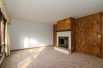 207 Hilltop Cir, Brooklyn, WI 53521 - photo 4