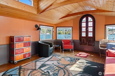 Excellent for visitors and even better relished solo, the living space is breathable and bright.