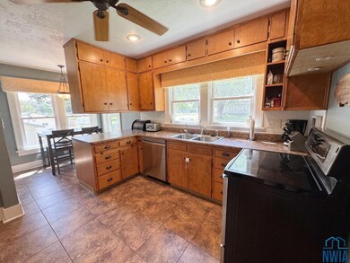 610 S Carroll St, Rock Rapids, IA 51246 - photo 6