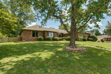 723 E Meramec Ln-1