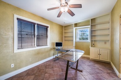 127 County Road 440, Hondo, TX 78861 - photo 5