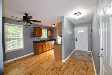 6813 E Manslick Rd, Louisville, KY 40228 - photo 7