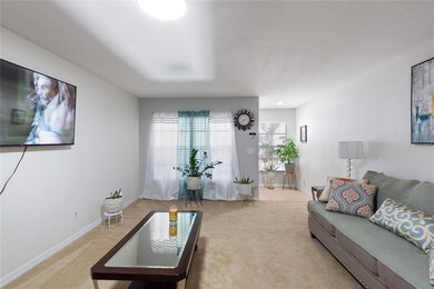 10901 Brickside Ct, Riverview, FL 33579 - photo 6