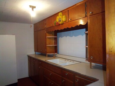 cabinets in lower level<|><|>