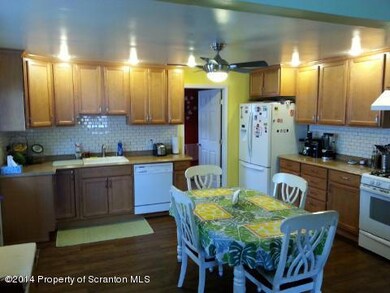 922 Dimmick St, Scranton, PA 18519 - photo 6