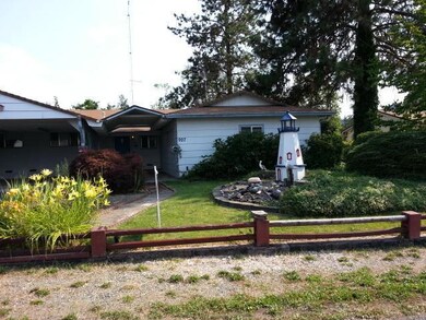 927 Mayfair Ln, Grants Pass, OR 97527 - photo 3