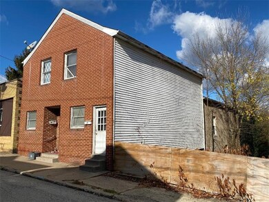 306 Longfellow St, Vandergrift, PA 15690 - photo 2