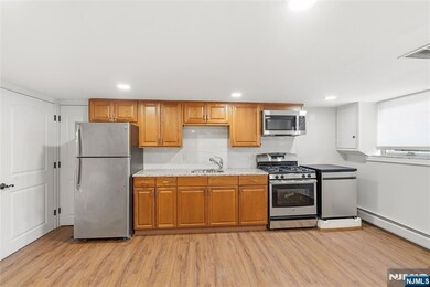 202 Knox Ave unit G, Cliffside Park, NJ 07010 - photo 6