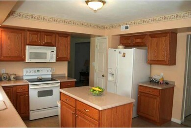 3327 Pequot Dr, Reading, PA 19608 - photo 4