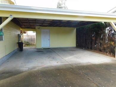 145 River Rd, Junctioncity, OR 97448 - photo 5