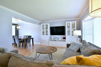 982 S Parkside Ave, Elmhurst, IL 60126 - photo 5